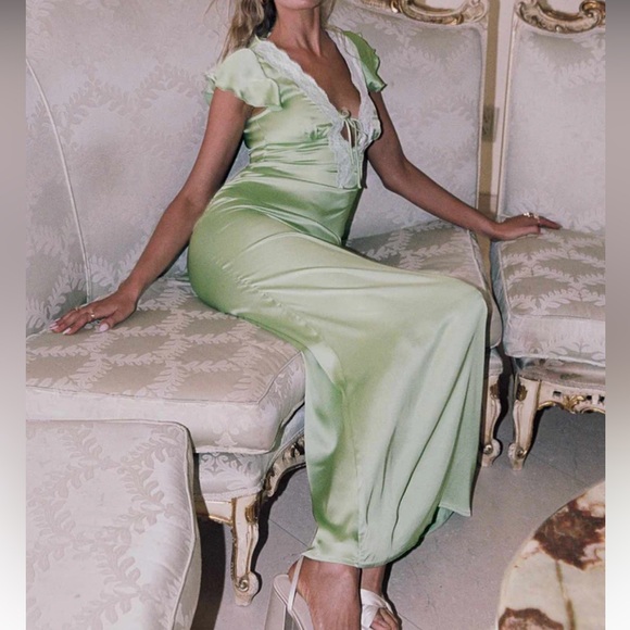 Green Satin maxi dress with lace - Picture 5 of 11